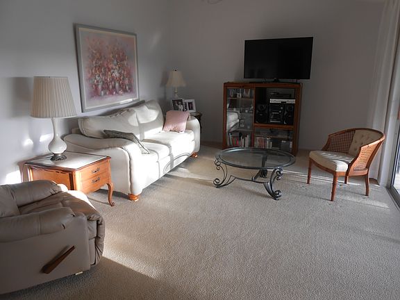 4th image of 2532 Clubhouse Cir #203-8