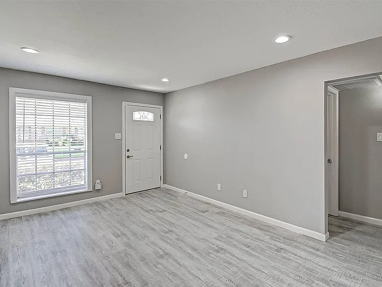 1104 W Tri Oaks Ln #119 — Photo 6