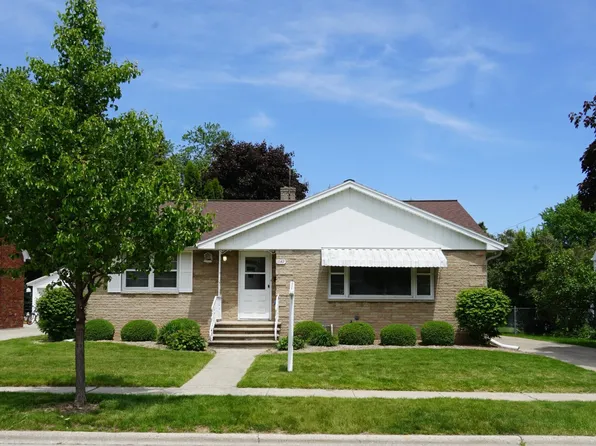 1142 Bond St, Green Bay, WI 54303