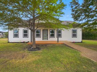 9002 Breezy Rd, Krum, TX 76249