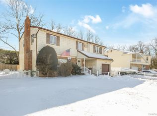 10 Leanore Drive, Farmingdale, NY 11735