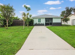 1040 Hope St, Venice, FL 34285