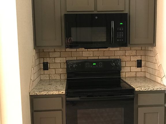 Granite Counter tops, smooth top range, tile backsplash
