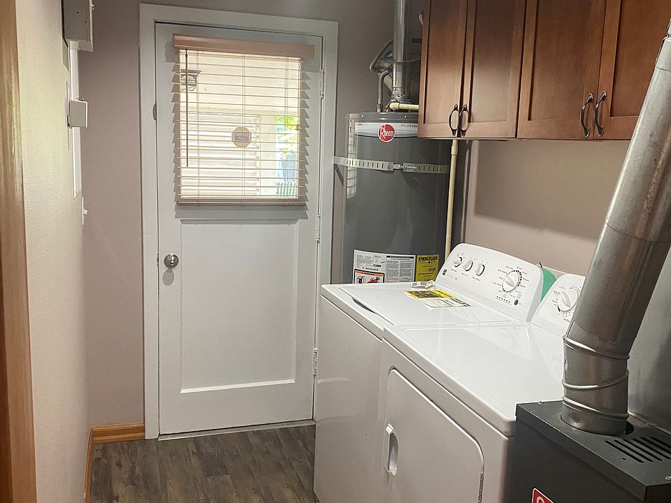 2nd image of 8034 S Bell St
