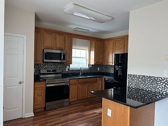 4th image of 8905 Cocos Path