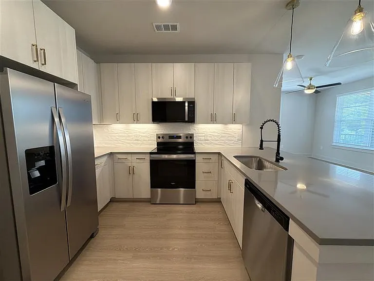 District on the Etowah Apartments — Photo 1466