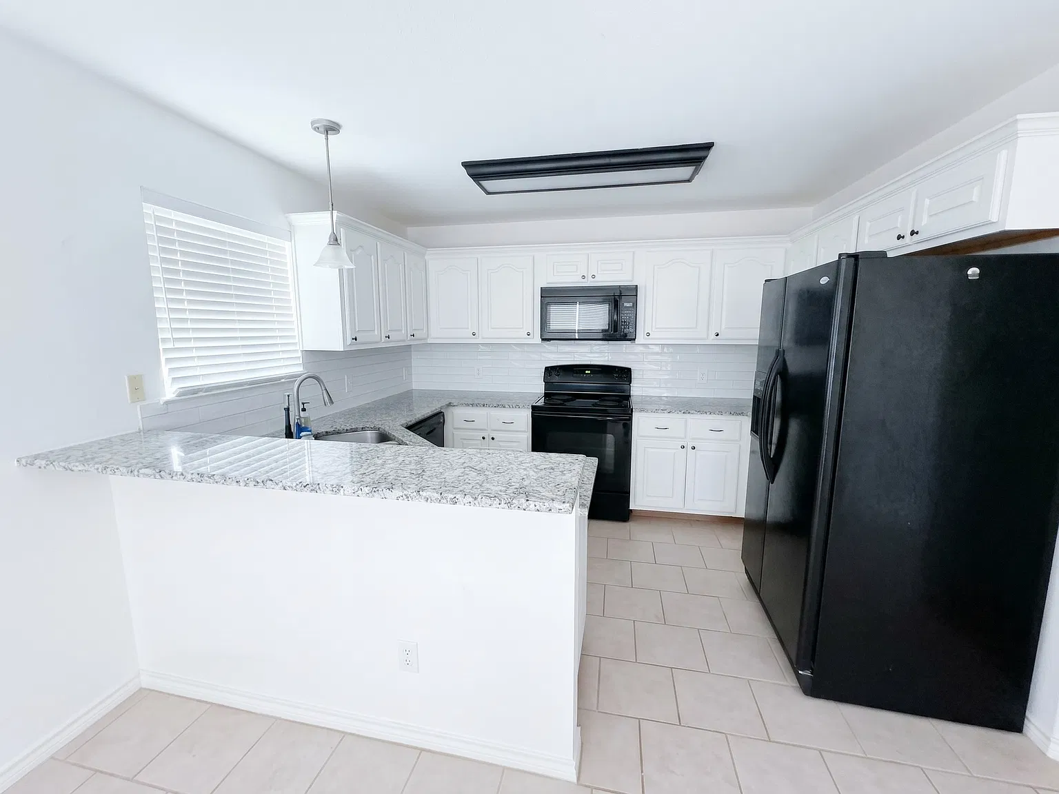 3 bed, 1553 sqft, $2,100 — Photo 3