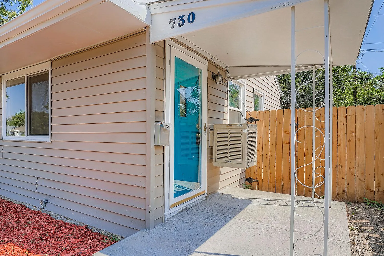 2 bed, 744 sqft, $2,295 — Photo 3