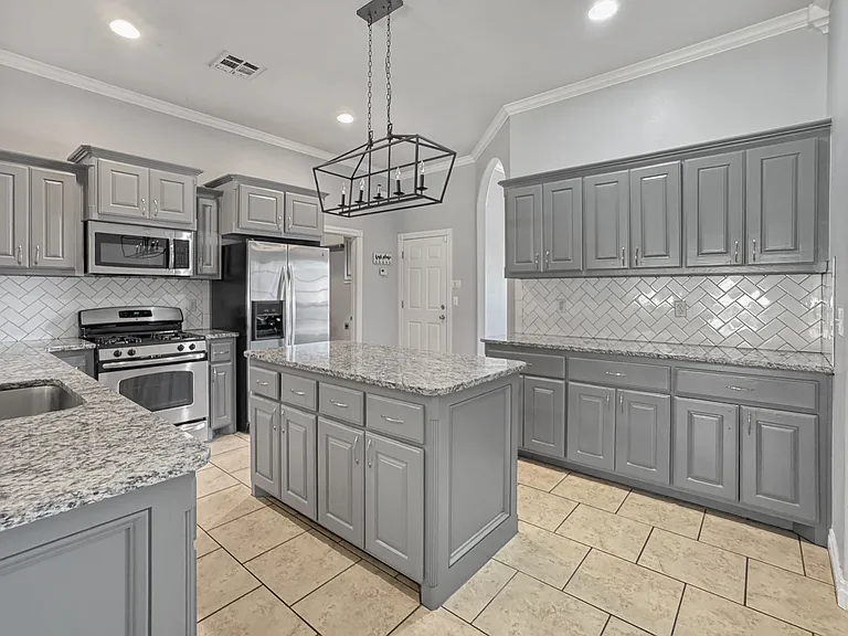 2912 Tara Ln — Photo 2