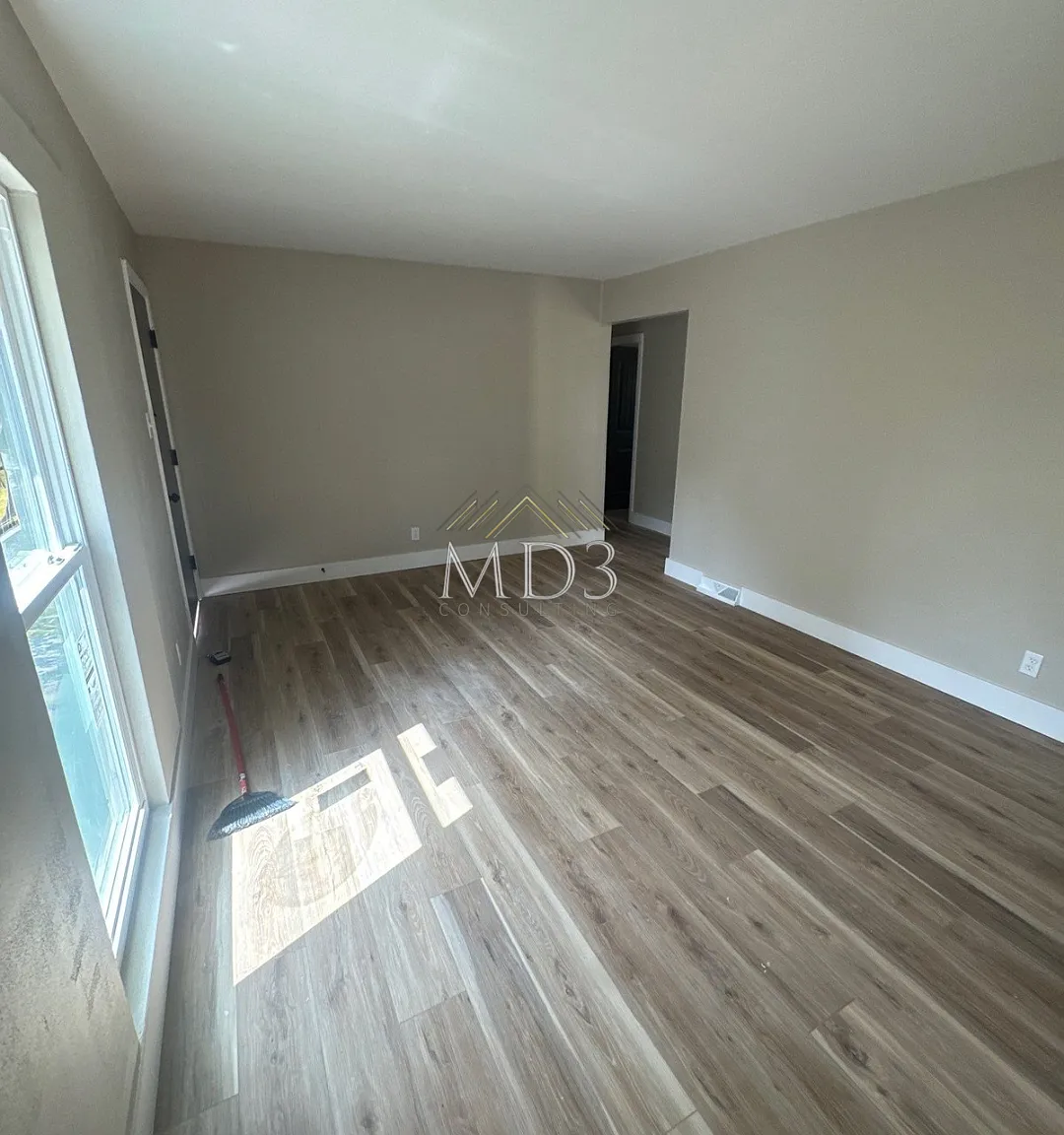 3 bed, 864 sqft, $1,300 — Photo 2