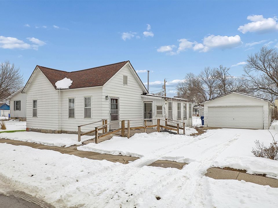 1st image of 209 Main St