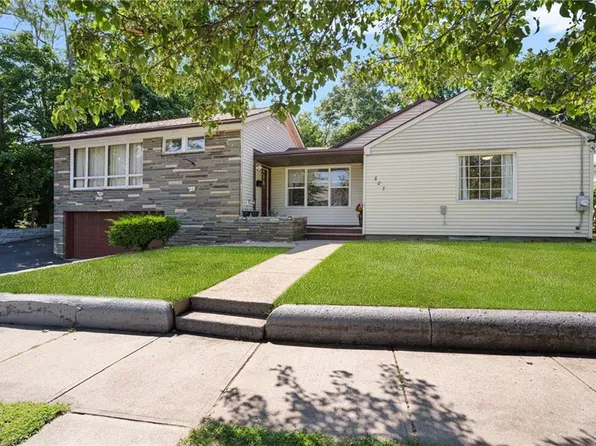 807 Pontiac Ave, Cranston, RI 02910