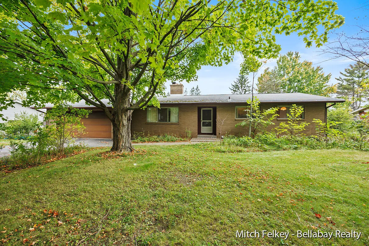 4145 Bradford St NE photo 1