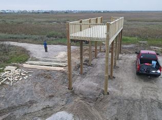 1201 N Tuna Dr, Crystal Beach, TX 77650