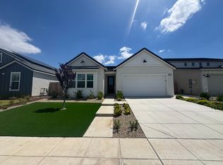1083 S Traverse Dr, Madera, CA 93636