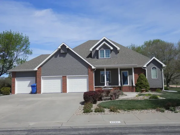 2704 1/2 Thunderbird Dr, Hays, KS 67601