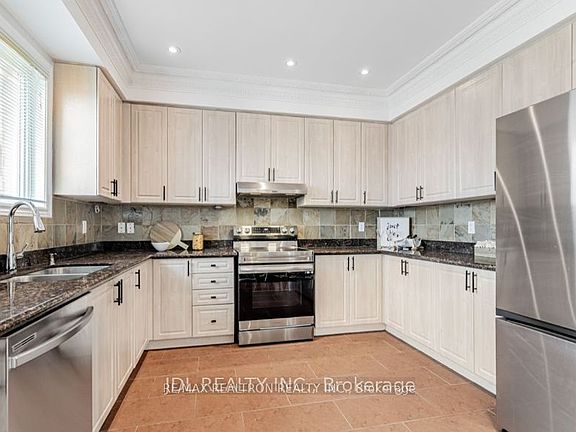 4th image of 20 Ralph Chalmers Ave Room A