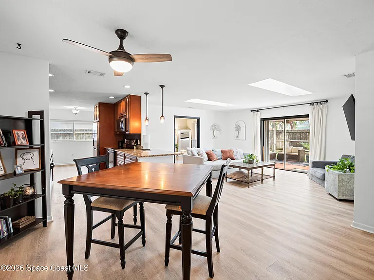215 Jason Ct — Photo 10