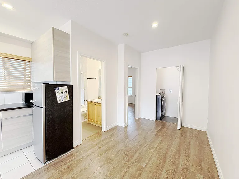 6952 Curtis St — Photo 2