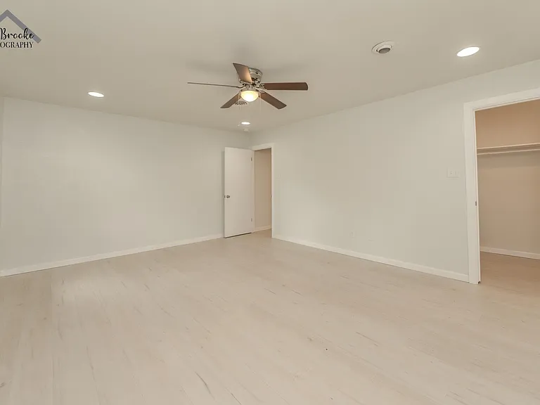 4505 University Ave — Photo 16