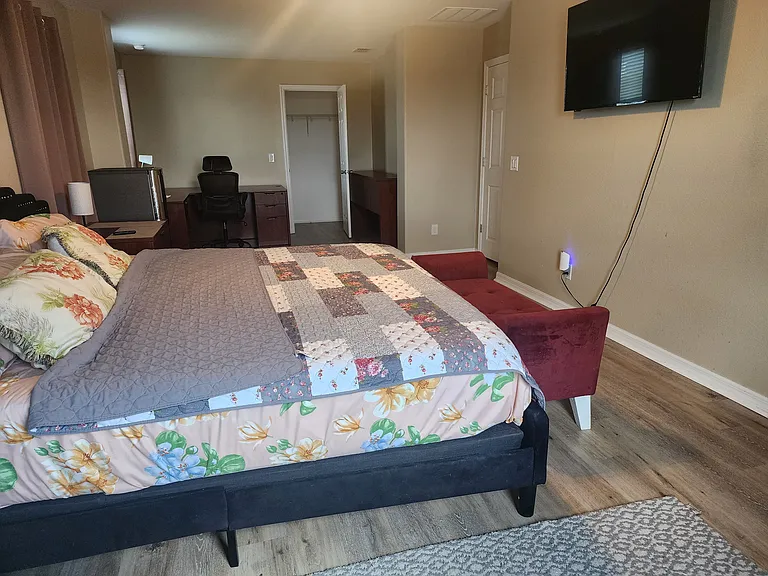 137 Williamson Dr #M — Photo 2