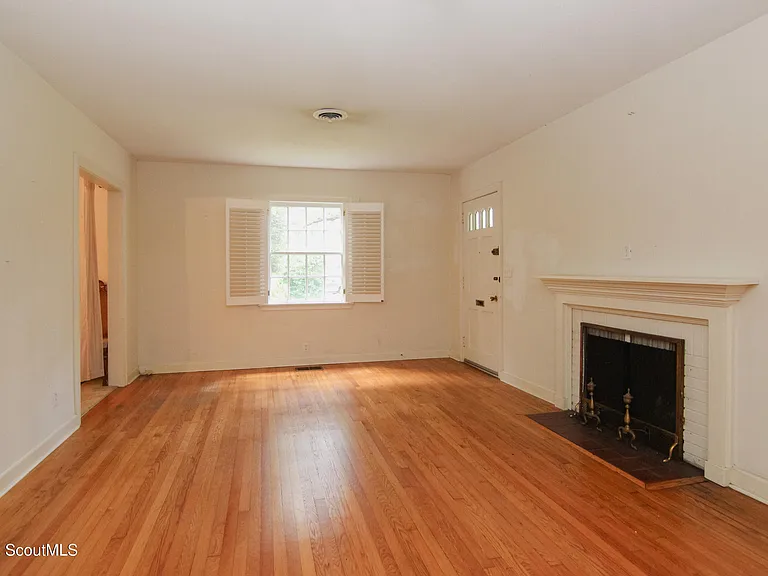 1207 Pine Ave — Photo 9
