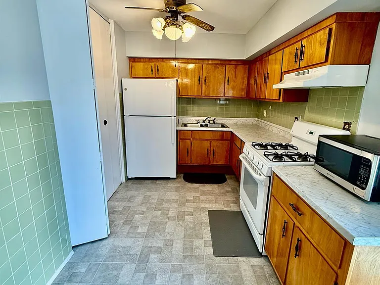 4 Texas Ct #D — Photo 9