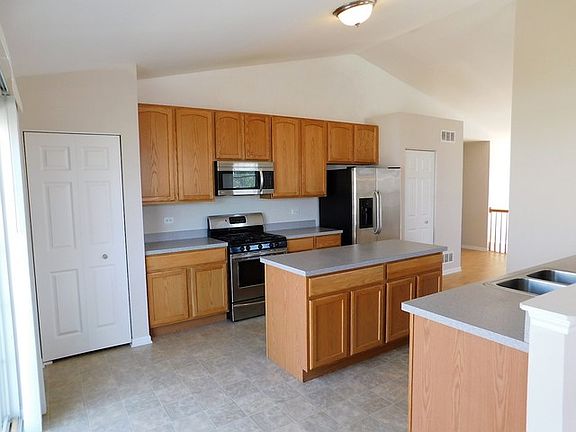 5th image of 1716 Fieldstone Dr S
