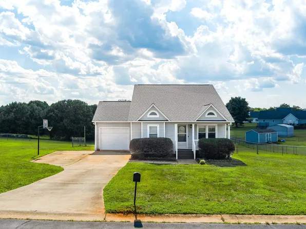 215 Upland View Dr, Boiling Springs, SC 29316