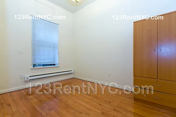 Rented by Chartwell Manhattan Realty | media 14
