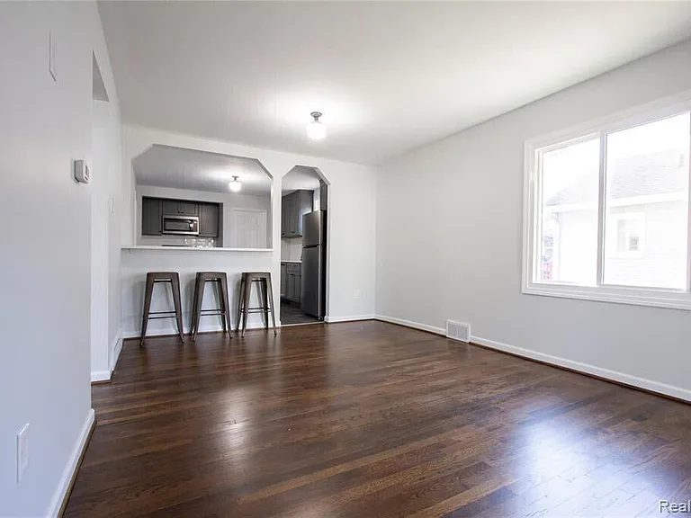 1308 E Milton Ave — Photo 6