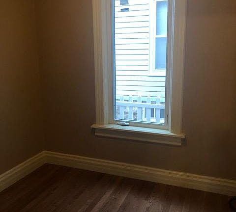3rd image of 607 E Broadway St #1