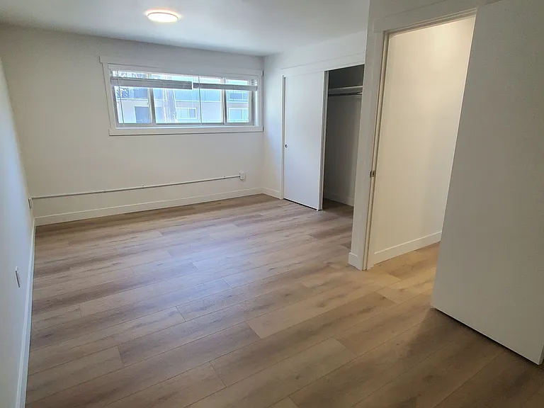 Royal Anne Apartments — Photo 20