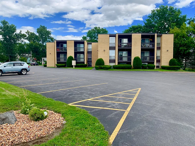 200 Pleasant Ave — Photo 4