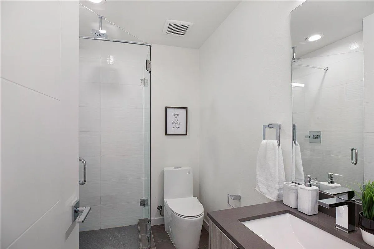 2 bed, 960 sqft, $3,299 — Photo 3