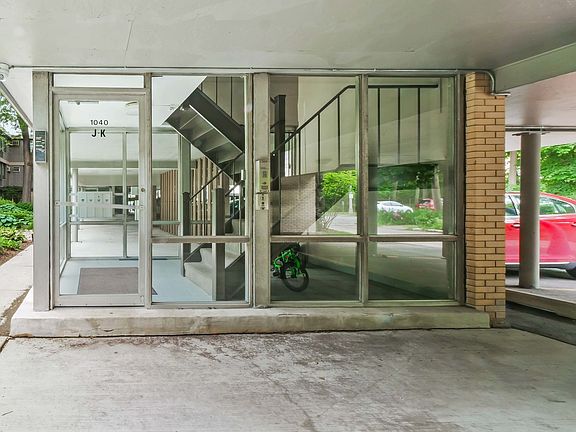 4th image of 1040 Ontario St APT 3J