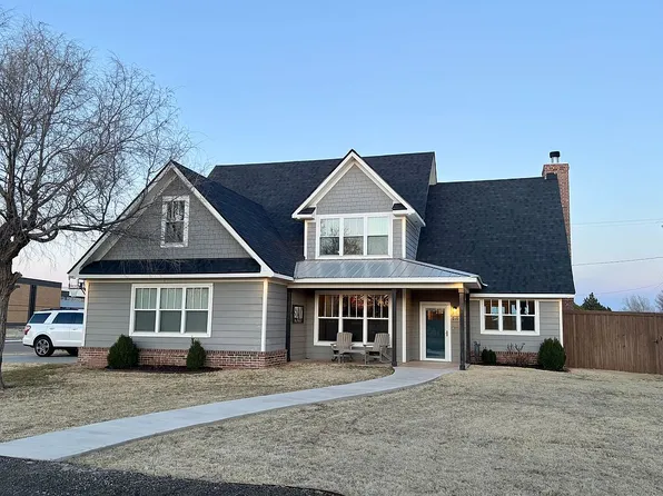 210 N 4th St, Vega, TX 79092