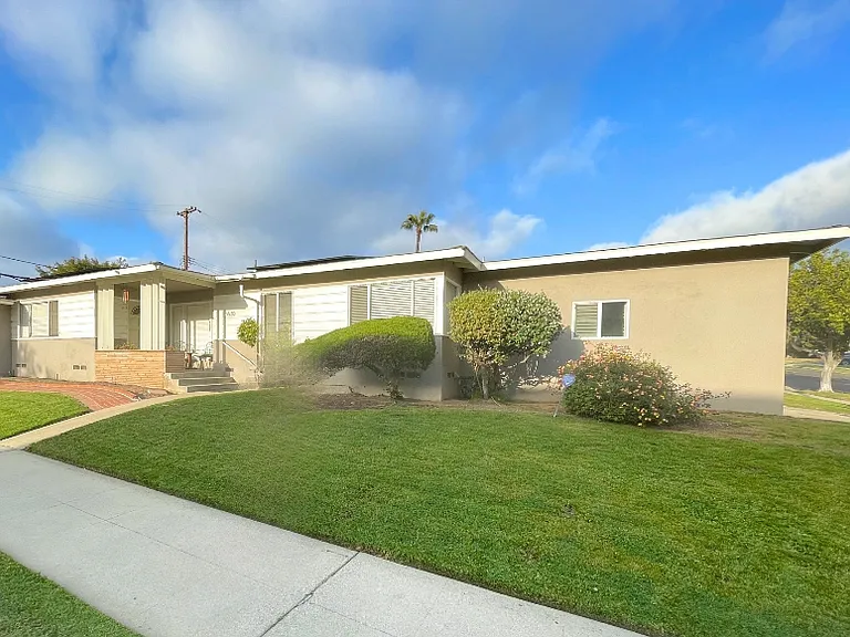 8630 Stanmoor Dr — Photo 1