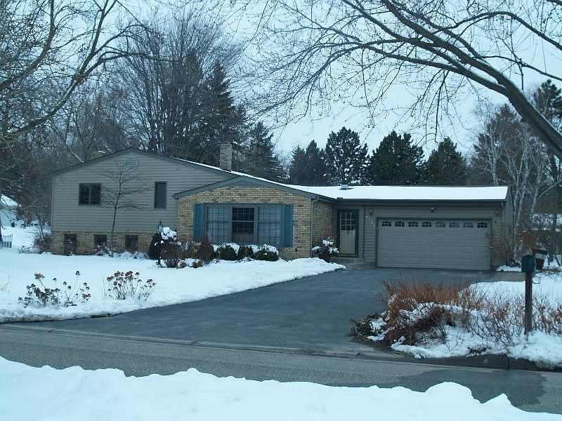 1st image of 1711 Lilac Ln