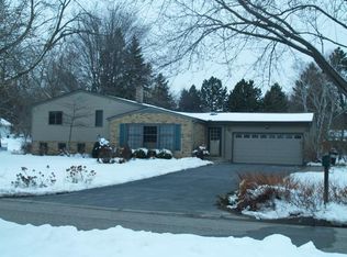 1711 Lilac Ln, Mendota Heights, MN 55118
