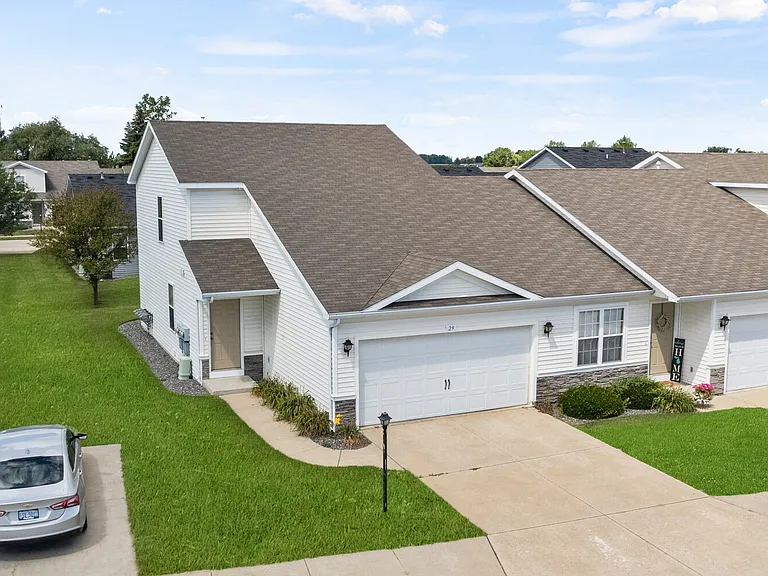 Woodland Creek Townhomes - Saginaw, MI — Photo 14