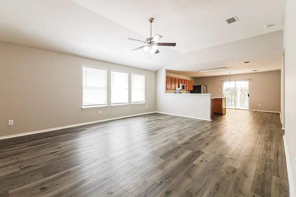 4 bed, 2.0 bath, 1906 sqft, $1,785 — Photo 3