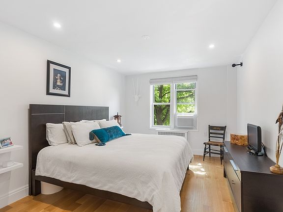 4th image of 330 Haven Ave APT 4K