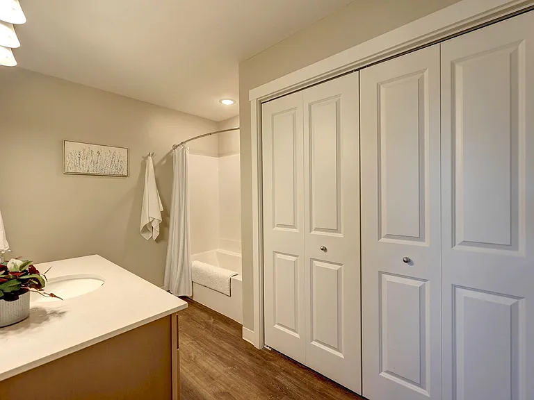 The Heights I - Apartments — Photo 29