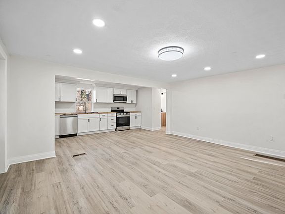 5th image of 712 N 1st St