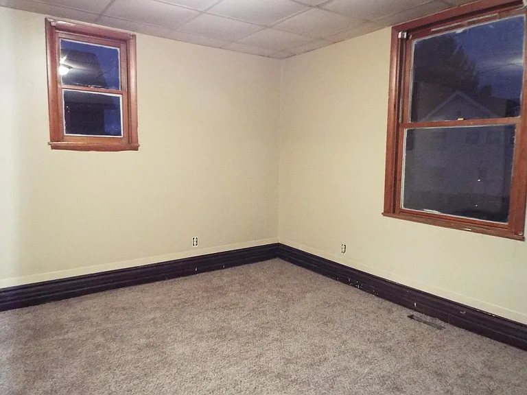 303 W Brown St — Photo 3