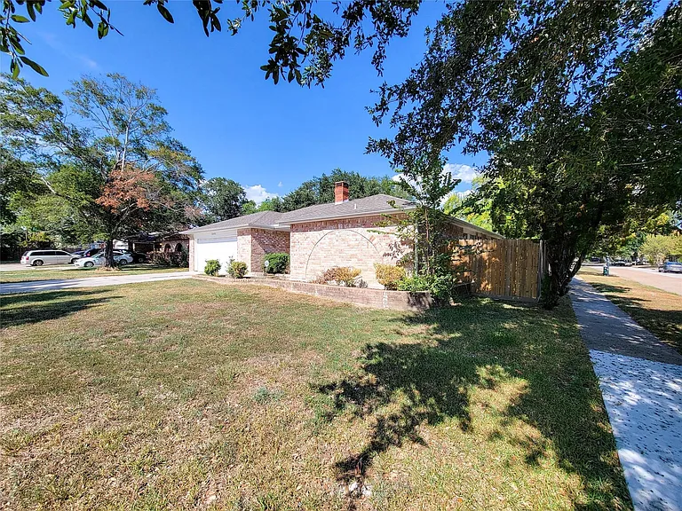 18402 Tall Cypress Dr — Photo 24