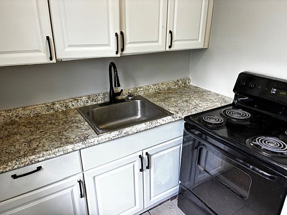 4th image of 5228 Lexington Ave #1