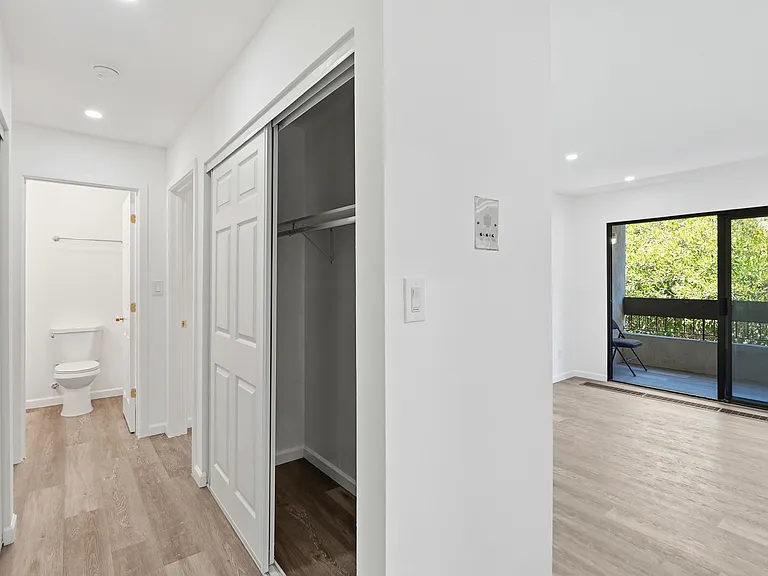 444 Merritt Ave #202 — Photo 8