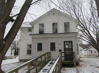 144 N 5th St, Clinton, IA 52732